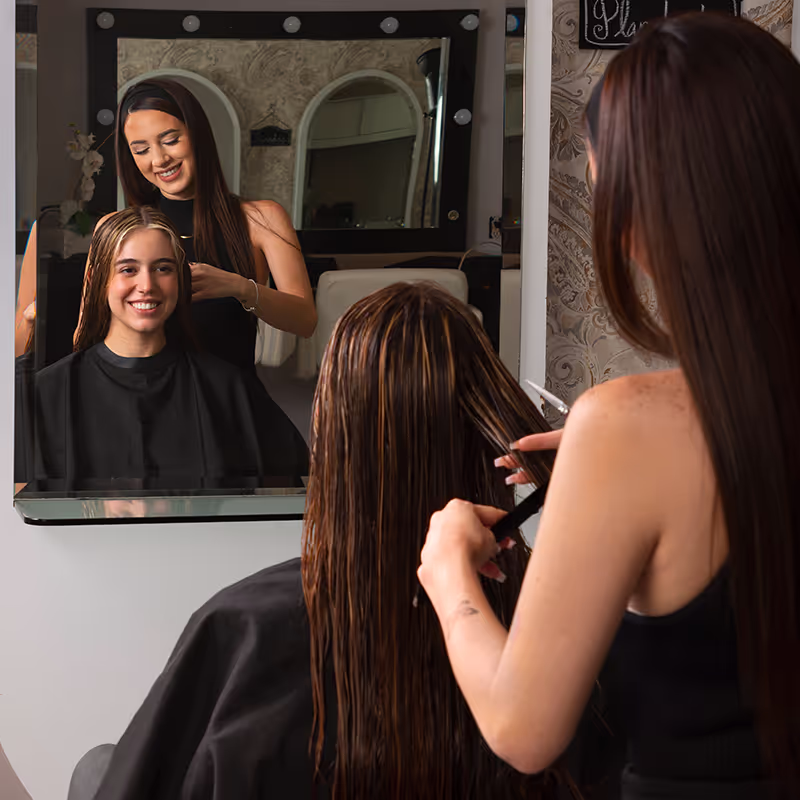 Balayage comb-out at the mirror station